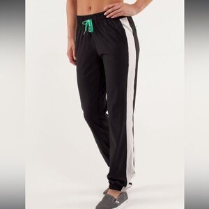 Lululemon Work It Out Track Pant
Black / Dune / Fresh Teal